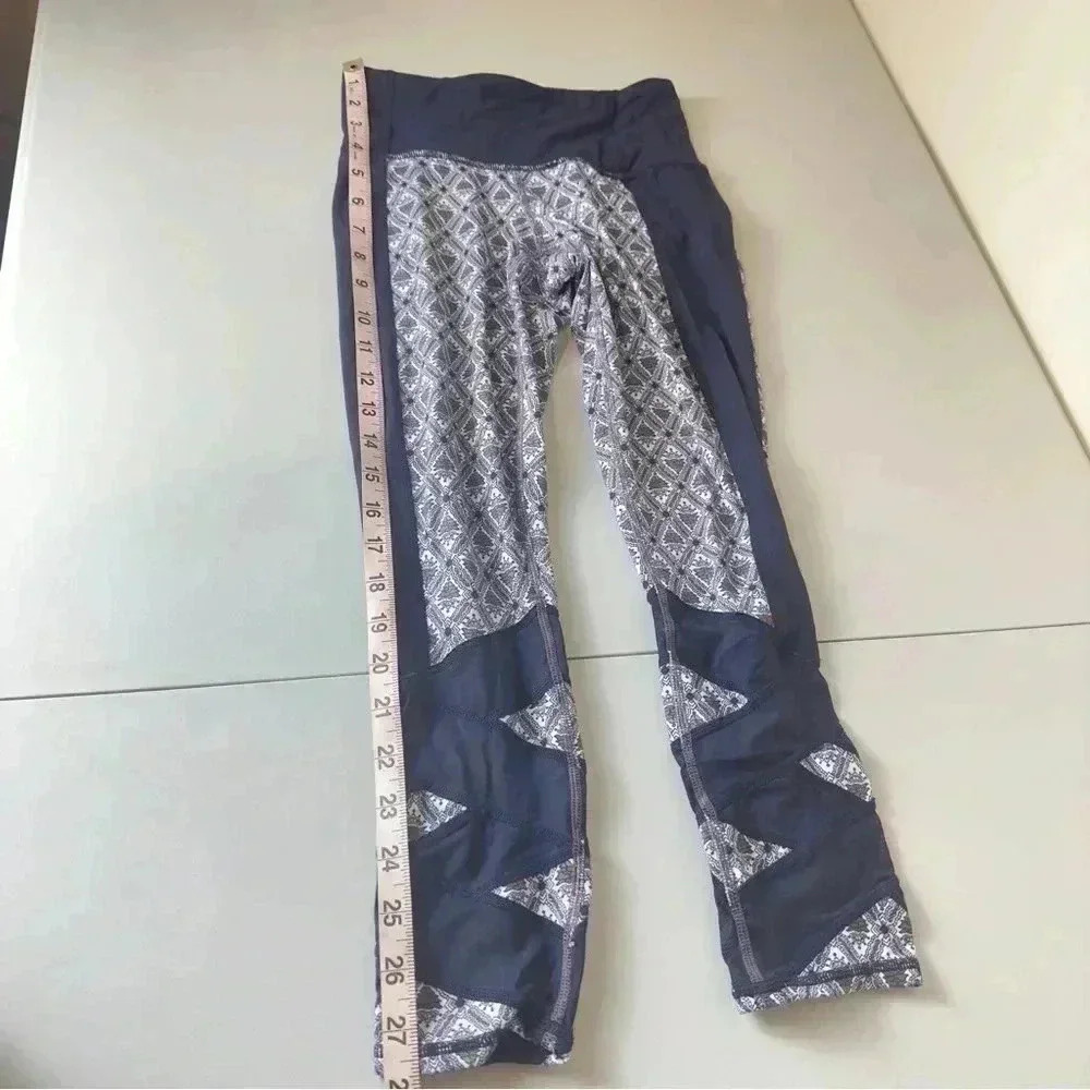 ATHLETA Mantra Mosaic Printed Crop Leggings Women XXS in Navy Blue and White - Picture 14 of 14